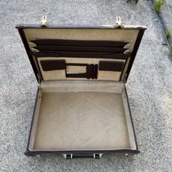 Briefcase - Leather - Nice