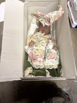 Danielle porcelain doll  "Yolanda's Picture-Perfect Babies"  (good condition)