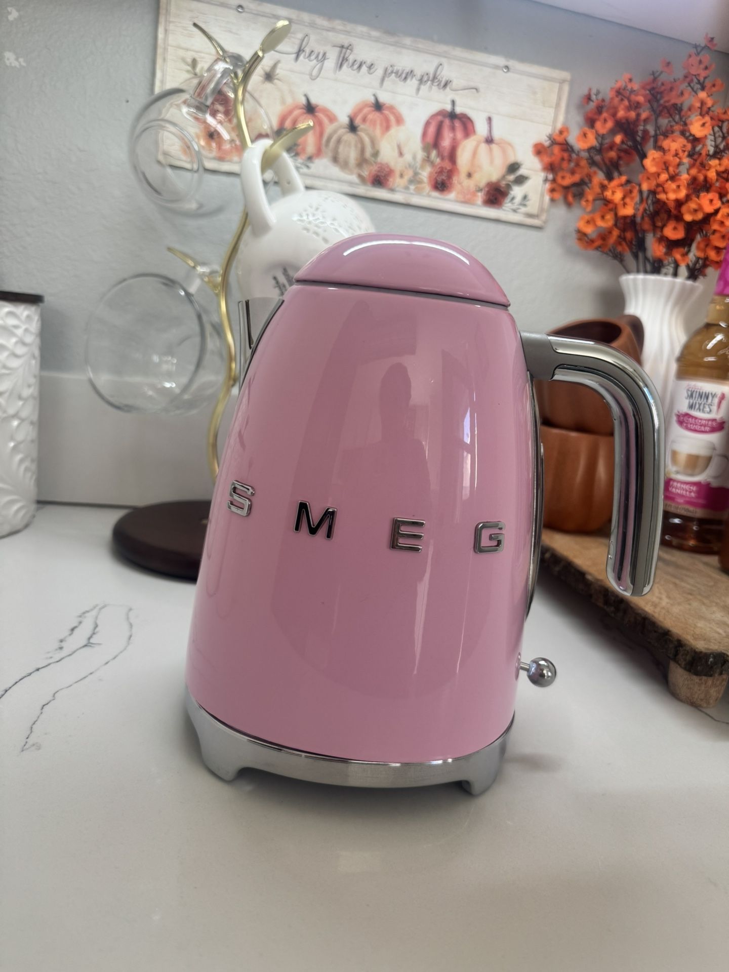 Pink Retro Smeg Kettle