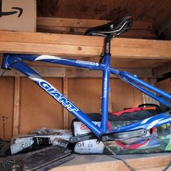 Giant Rainier Medium Hardtail 26" NOT COMPLETE