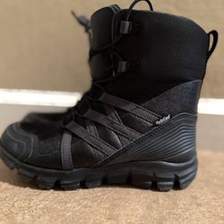 Brand New The North Face Snow Boots Size 3 Kids / 5 in women
