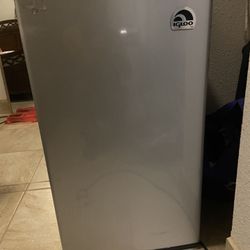 mini fridge 