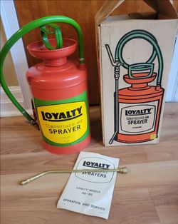 Vintage 60's Loyalty metal commpressed Garden Air Sprayer/ NEW IN BOX