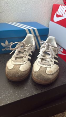 Boys shoes