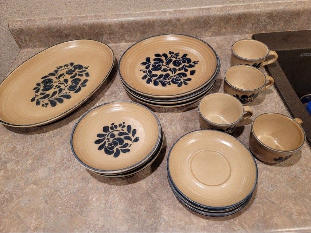 Vintage Pfaltzgraff Stoneware Dinnerware