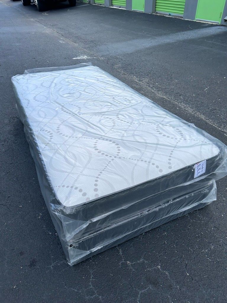 NEW TWIN SIZE SET MATTRESS AND BOX SPRING-2pcs