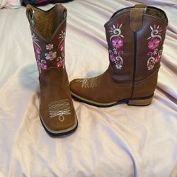 Little Girls Boots  3 1/2 Or 4