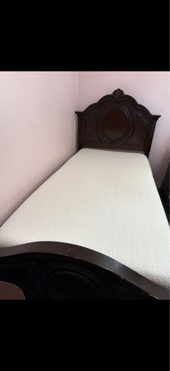 2 Twin Beds with 2 mattresses