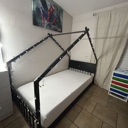Canopy Twin Bed