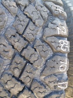 285 70 17 one Goodyear Wrangler tire