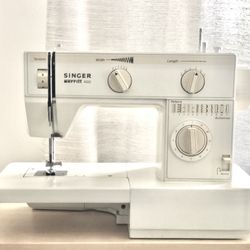 Singer Sewing Machine 