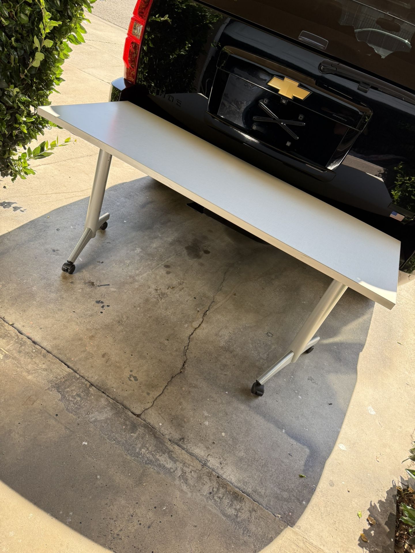 IKEA Computer Desk Great For Garage Use / Mesa Para Computadora O Garage