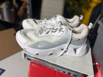 Nike Low-Top Sneakers White and Gray