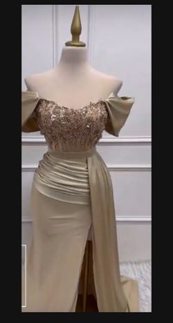 Vestido Custom made Color Gold  $200 