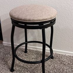 Bar Stool With Swivel Top - New!