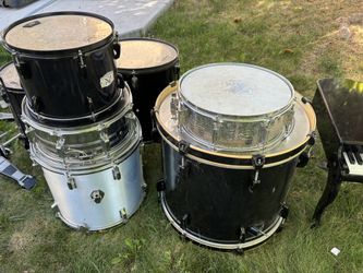 Mixed Match Imcomplete Pearl, evans, aquarian Drum Set