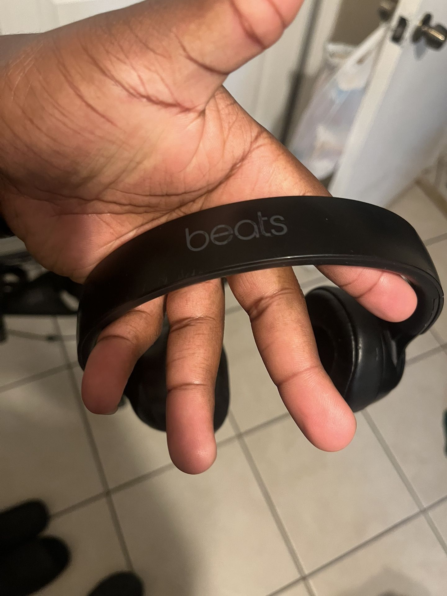 Beats Solo Pros ( Don’t Work Need New Sound Barring)