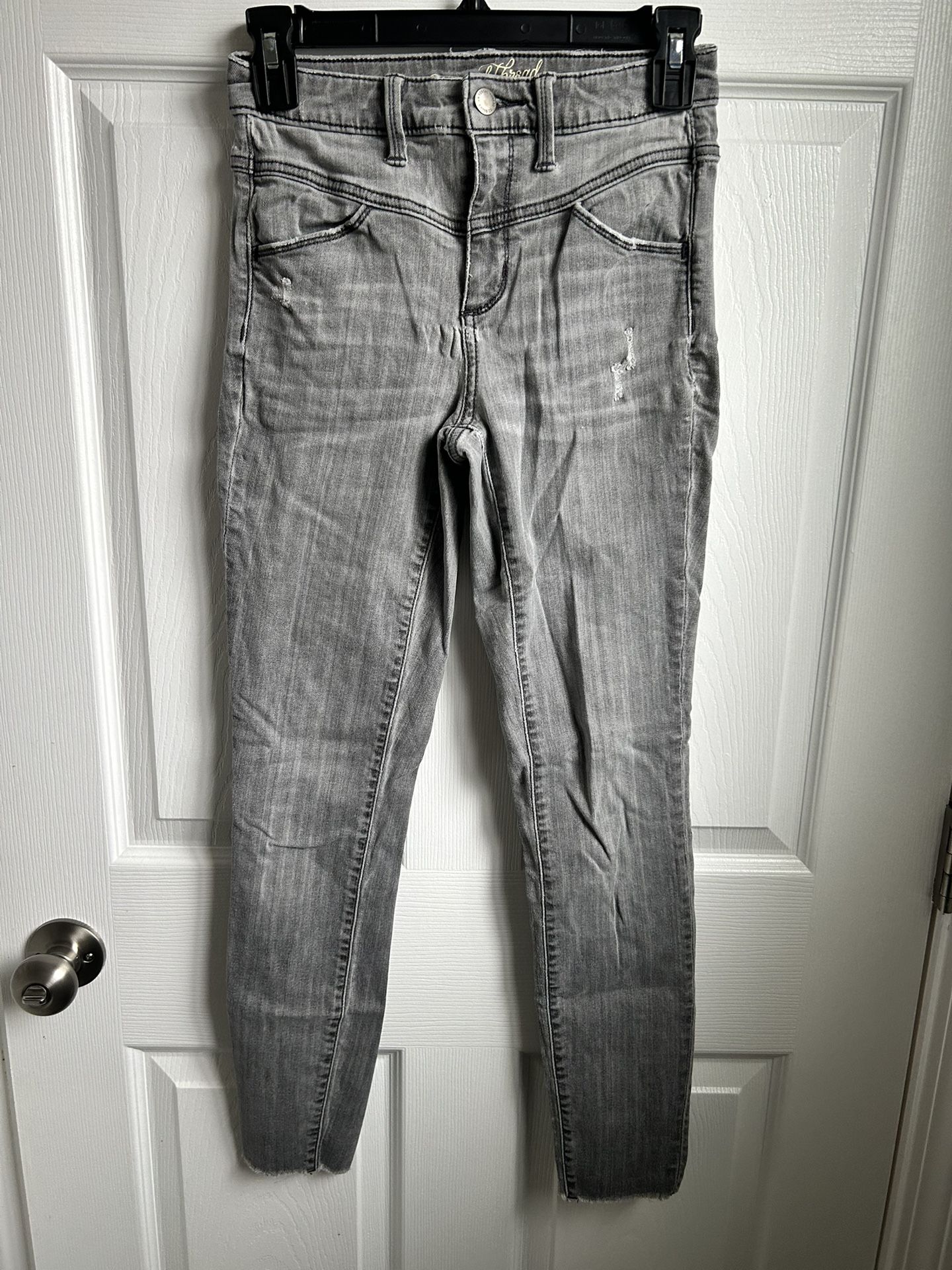 Universal Thread Women’s Skinny Jeans in Gray