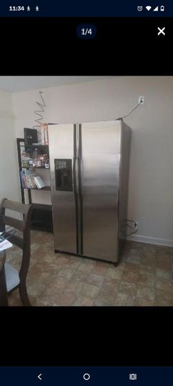 Fridge with ice Despenser