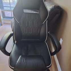 Gaming Desk And Chairs
