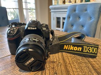 Nikon D300 DSLR w/ Nikon AF Nikkor 28-105mm 3.4-4.5D