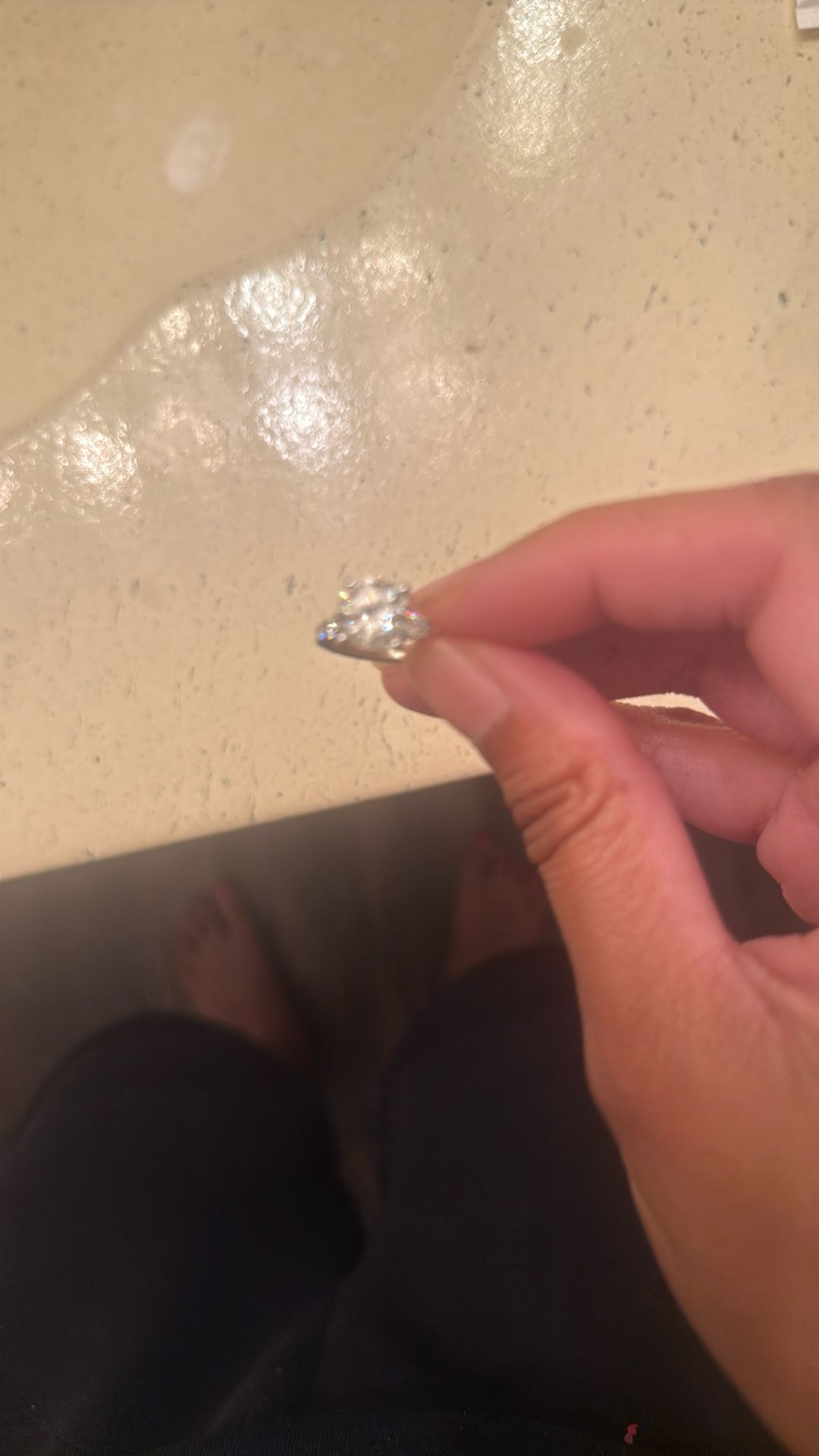 women diamond engagement ring