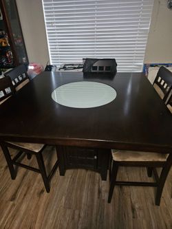 Dinning room table