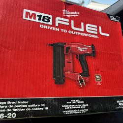 Milwaukee M18 FUEL 18-Volt Lithium-Ion Brushless Cordless Gen II 18-Gauge Brad Nailer