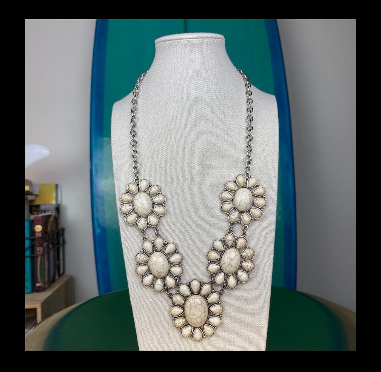 Cute Floral Statement Necklace – Cream & Silver (Costume Jewelry!) 