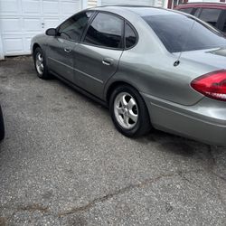 2004 Ford Taurus