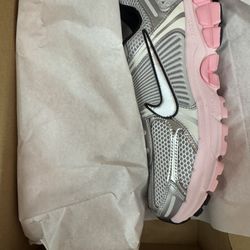 Nike Vomero 5 Size 9.5w