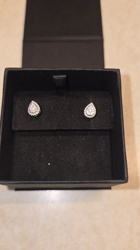 10k White Gold Earrings With Diamonds 