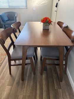 Mid-Century Modern Dining Table with 4 Chairs