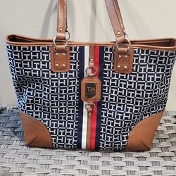 Tommy Hilfiger Leather Tote,Tommy Logo,Hardware, zip interior, Magnetic Closure