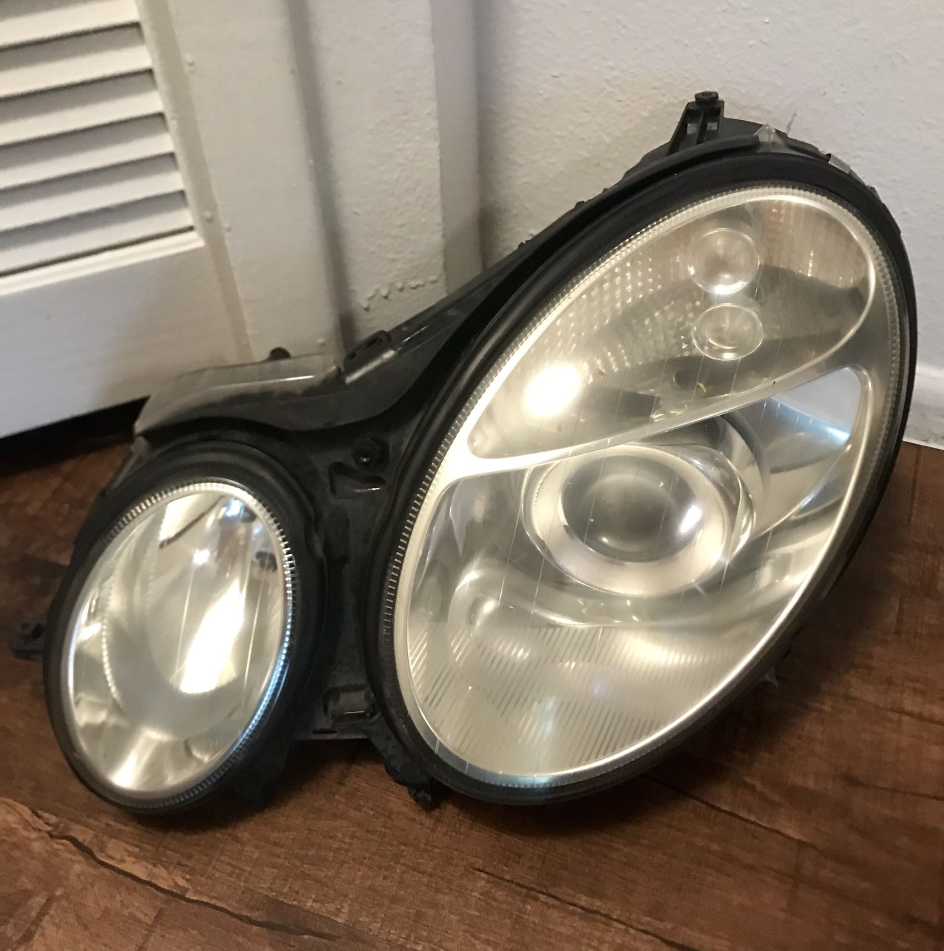 HEAD LAMP-DRIVER SIDE FOR A MERCEDES BENZ E-350 2005-2007....Lámpara delantera lado conductor para Mercedes BENZ E-350 del 2005 al 2007