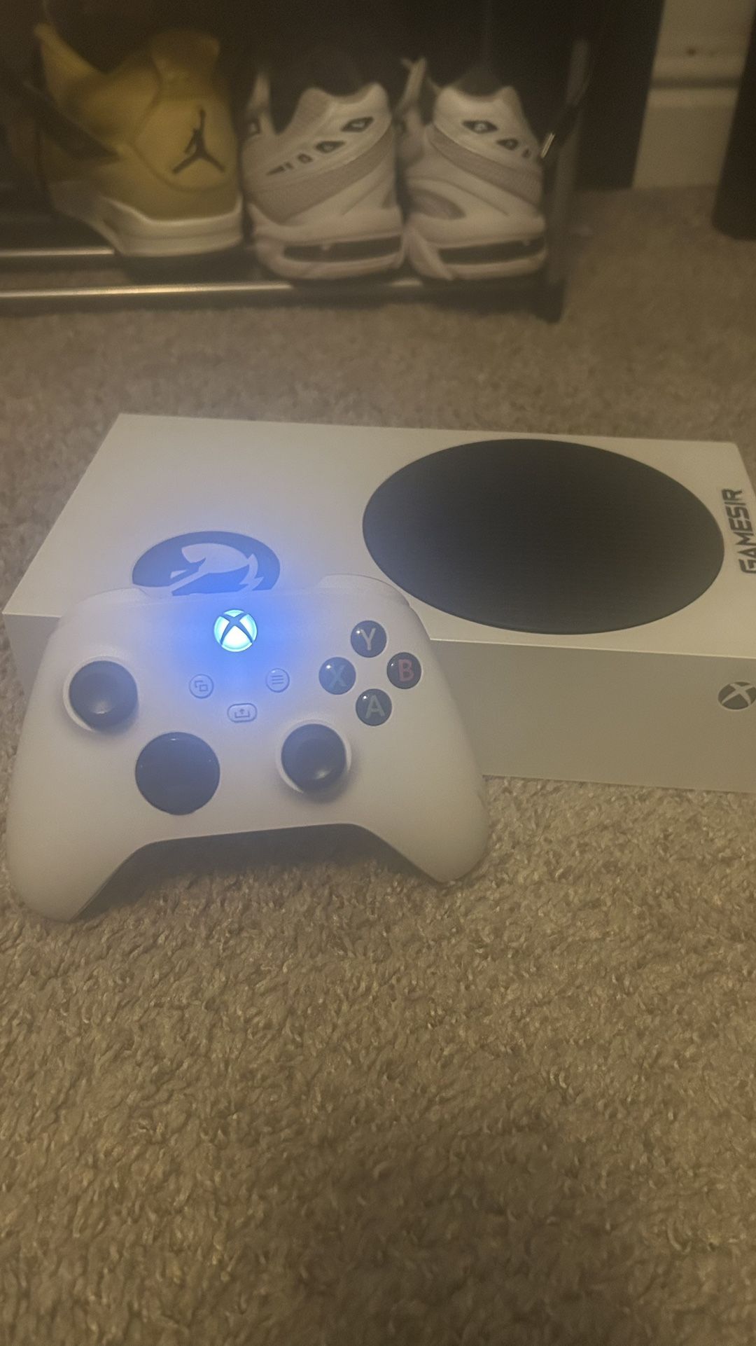 Xbox Series S Pristine Condition W/ Rechargable Battery Pack