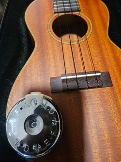 4 string acoustic ukulele