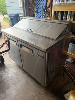 Sandwich prep table