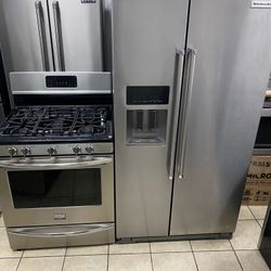 Refrigerator and stove set sale outlet