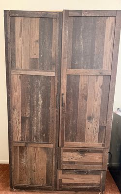 Free Wood Dresser – Patina Finish