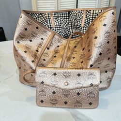 Mcm Rose. Color 