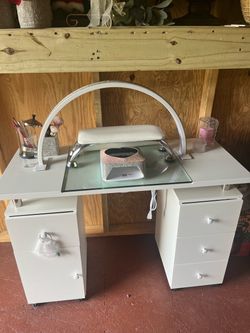 Nail Desk