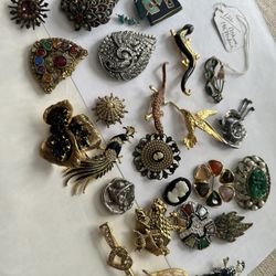 Vintage Woman’s  Brooches And Pins Stylish