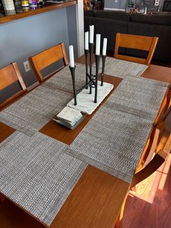 Table and 6 Chairs with 2 leafs