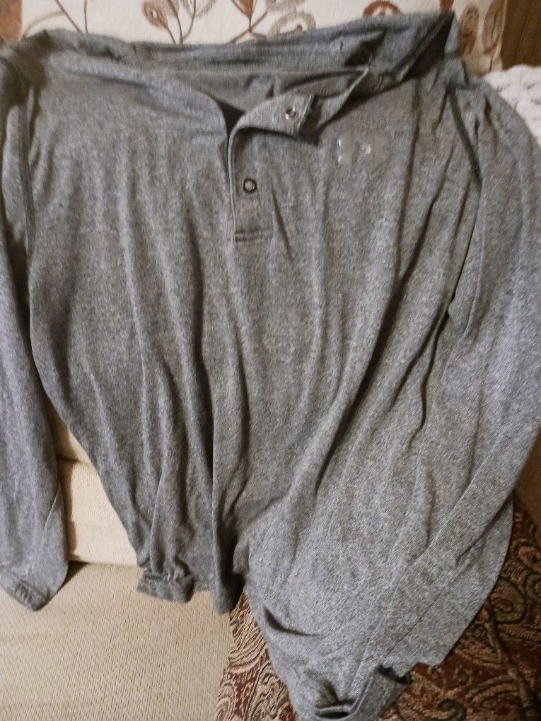 Boys Under Armor Shirt Size Medium 