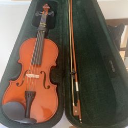 4/4 violin in case. ❌ $ 75.00 BEST  OFFeR 👋