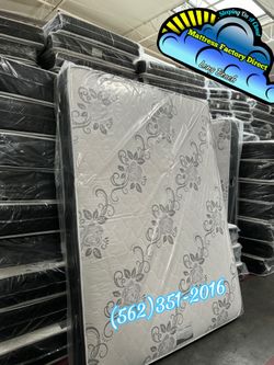 Queen size mattress and Boxspring bed set Colchon y tambor nuevo