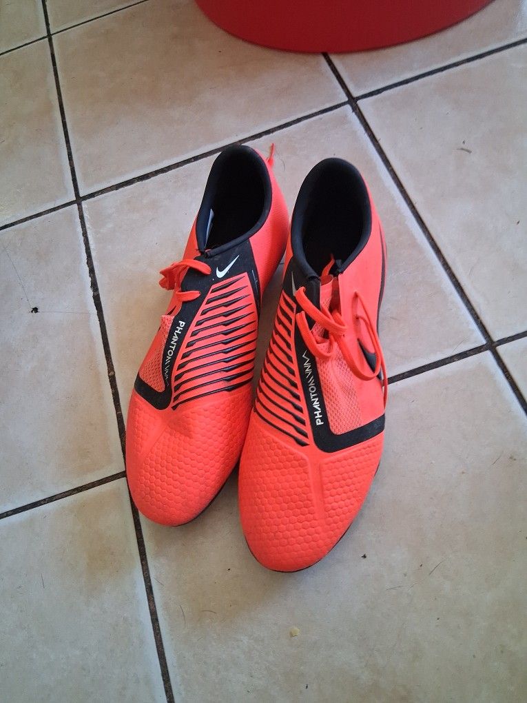 Soccer Shoes Zize 10 1/2