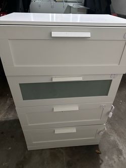 White 4-drawer chest dresser