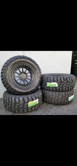 17" LOCK Baja rims w/ 33" MT tires